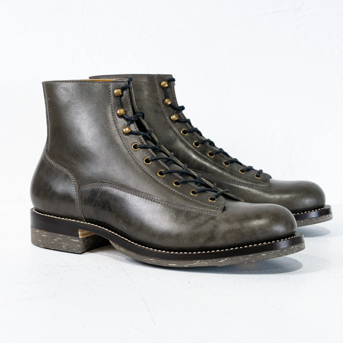 Carver - Graphite Horse TPR